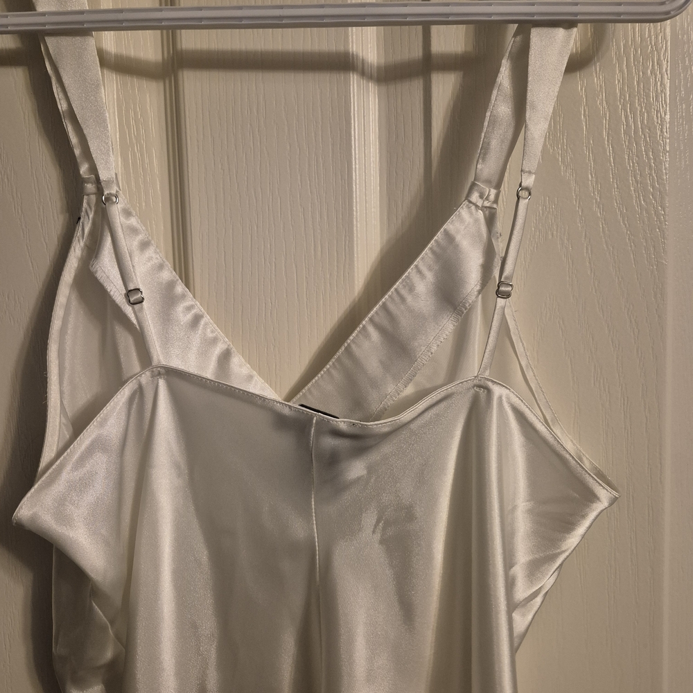 Jones New York Elegant White Satin Slip - Picture 4 of 5